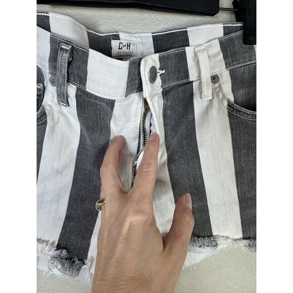 C Of H Shorts Striped Women 28 - Picture 4 of 11